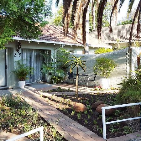 Old Umtali Guest House โจฮันเนสเบิร์ก ภายนอก รูปภาพ